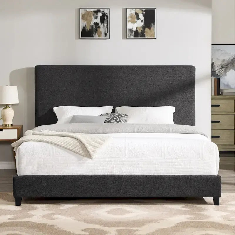 Letto a piattaforma con pannelli imbottiti alti in grigio scuro