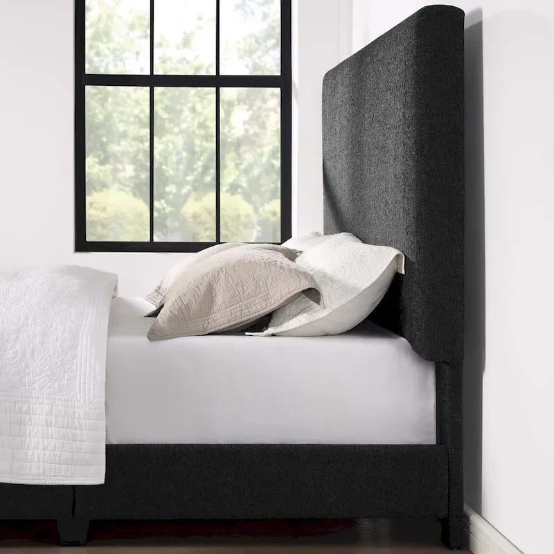 Letto a piattaforma con pannelli imbottiti alti in grigio scuro