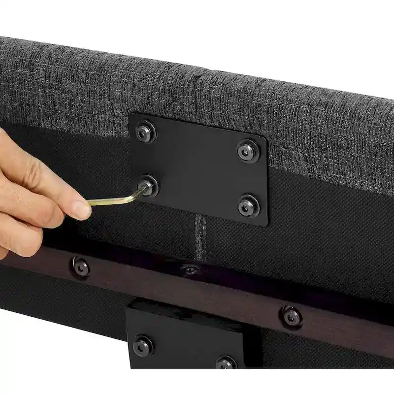 Letto a piattaforma con pannelli imbottiti alti in grigio scuro