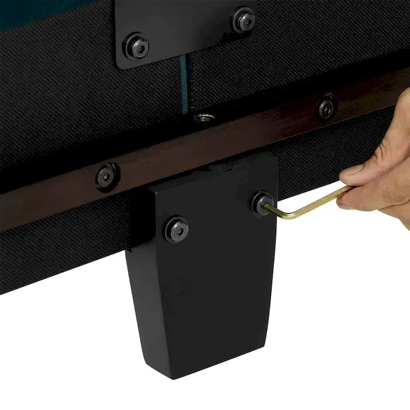 Letto a piattaforma con pannelli imbottiti alti in grigio scuro