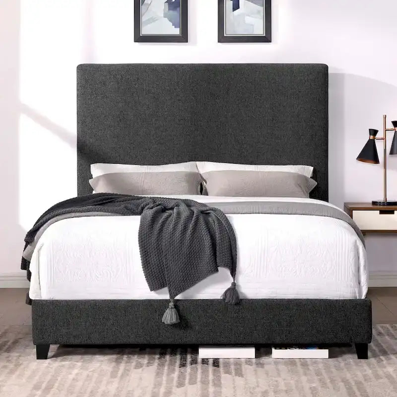 Letto a piattaforma con pannelli imbottiti alti in grigio scuro